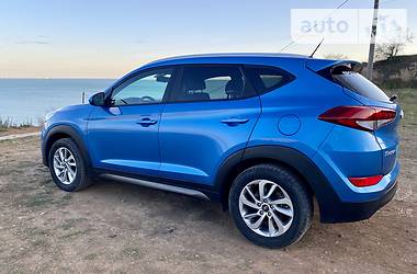 Позашляховик / Кросовер Hyundai Tucson 2015 в 