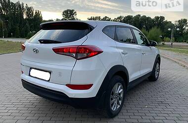 Внедорожник / Кроссовер Hyundai Tucson 2016 в 