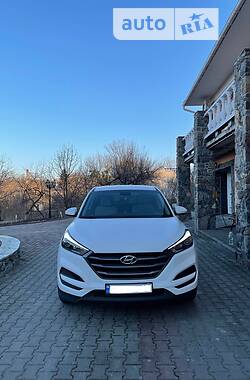 Внедорожник / Кроссовер Hyundai Tucson 2016 в 