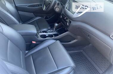 Внедорожник / Кроссовер Hyundai Tucson 2015 в 
