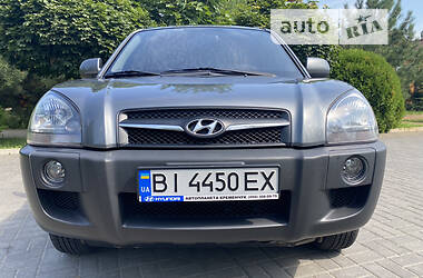 Внедорожник / Кроссовер Hyundai Tucson 2011 в 
