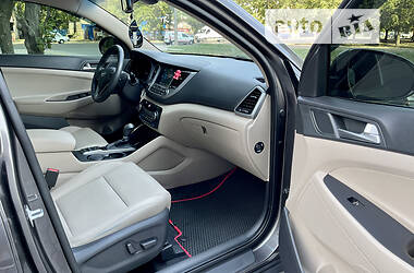 Позашляховик / Кросовер Hyundai Tucson 2018 в 