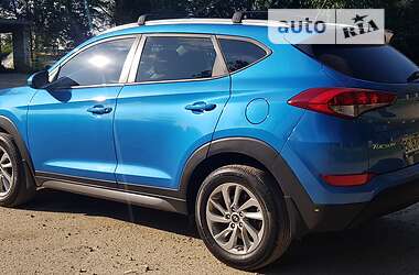 Внедорожник / Кроссовер Hyundai Tucson 2016 в 