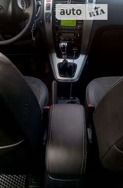 Внедорожник / Кроссовер Hyundai Tucson 2012 в 