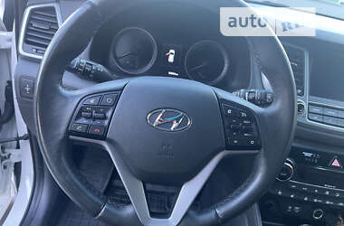 Внедорожник / Кроссовер Hyundai Tucson 2017 в 