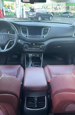 Внедорожник / Кроссовер Hyundai Tucson 2017 в 