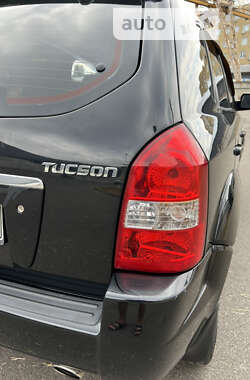Внедорожник / Кроссовер Hyundai Tucson 2008 в 