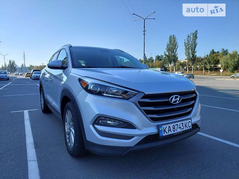 Сравнение Hyundai i20 и Hyundai Tucson по характеристикам