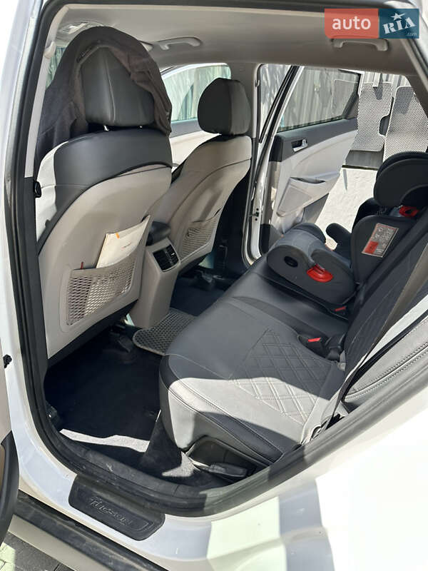 Позашляховик / Кросовер Hyundai Tucson 2017 в Івано-Франківську