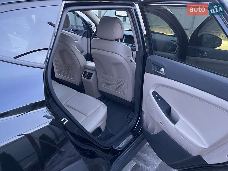 Позашляховик / Кросовер Hyundai Tucson 2016 в Києві