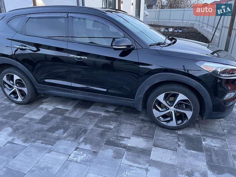Позашляховик / Кросовер Hyundai Tucson 2016 в Києві