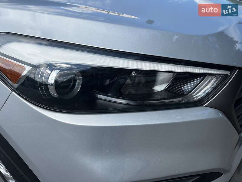 Позашляховик / Кросовер Hyundai Tucson 2017 в Києві