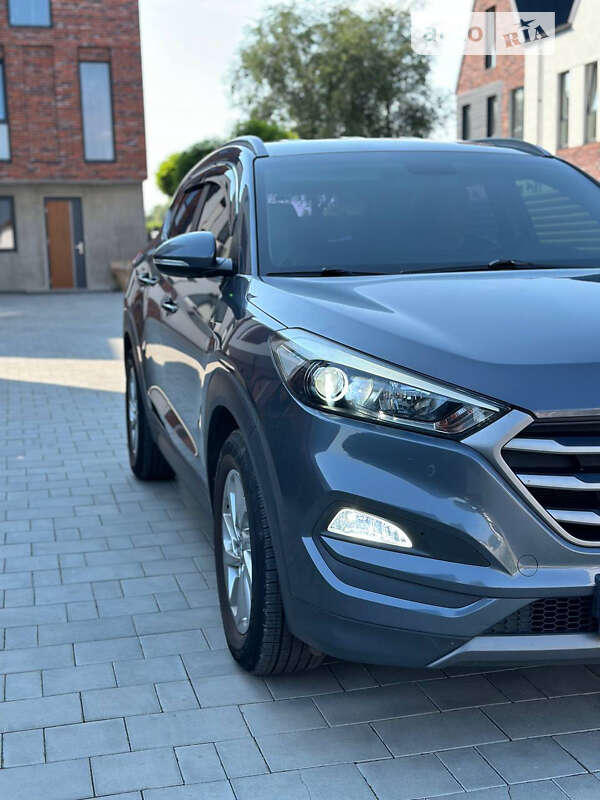 Позашляховик / Кросовер Hyundai Tucson 2015 в Умані