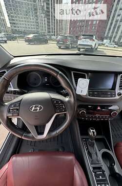 Внедорожник / Кроссовер Hyundai Tucson 2016 в 