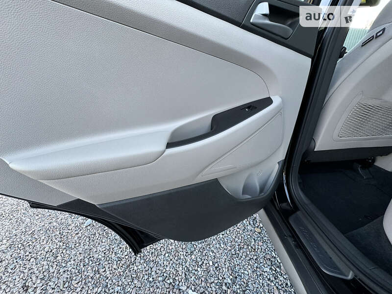 Позашляховик / Кросовер Hyundai Tucson 2016 в Самборі