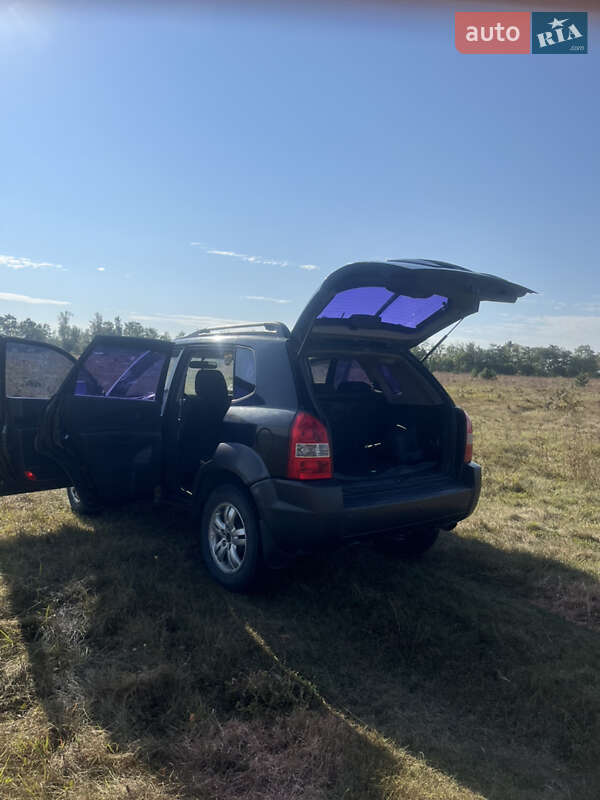 Внедорожник / Кроссовер Hyundai Tucson 2008 в Лугинах