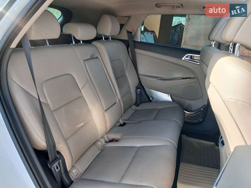 Позашляховик / Кросовер Hyundai Tucson 2016 в Ужгороді