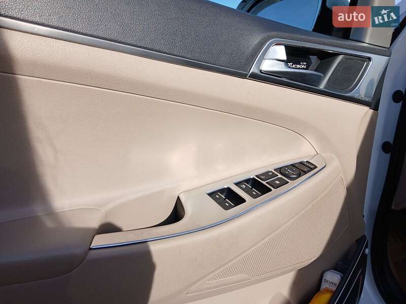 Позашляховик / Кросовер Hyundai Tucson 2016 в Ужгороді