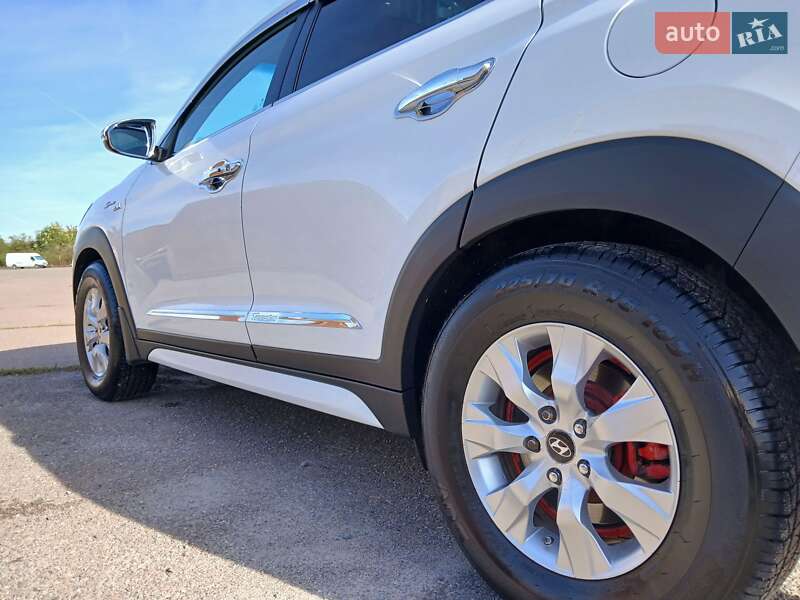 Позашляховик / Кросовер Hyundai Tucson 2016 в Ужгороді