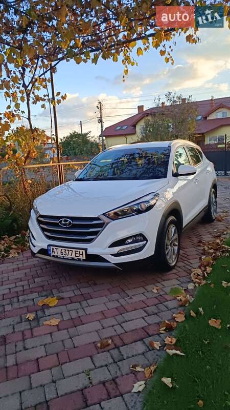 Позашляховик / Кросовер Hyundai Tucson 2015 в 
