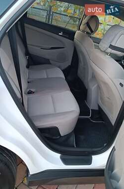 Позашляховик / Кросовер Hyundai Tucson 2015 в 