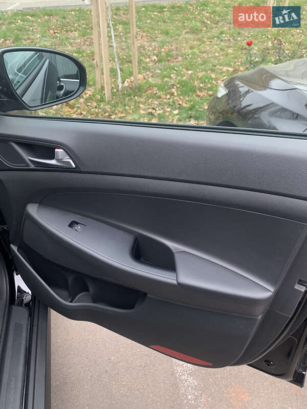 Внедорожник / Кроссовер Hyundai Tucson 2016 в Киеве