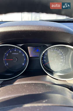 Внедорожник / Кроссовер Hyundai Tucson 2010 в 