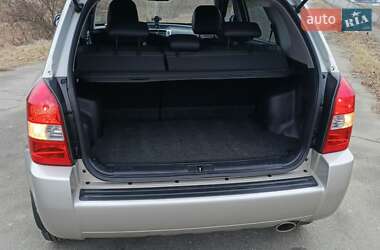 Внедорожник / Кроссовер Hyundai Tucson 2009 в 