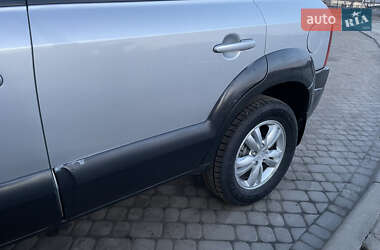 Внедорожник / Кроссовер Hyundai Tucson 2009 в 