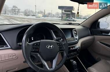 Внедорожник / Кроссовер Hyundai Tucson 2016 в 