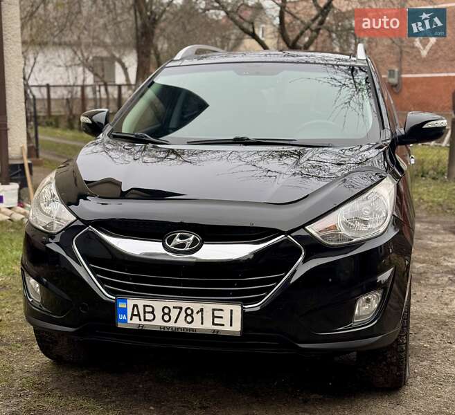 Внедорожник / Кроссовер Hyundai Tucson 2011 в 