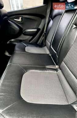 Внедорожник / Кроссовер Hyundai Tucson 2011 в 