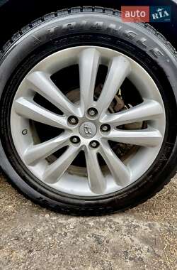 Внедорожник / Кроссовер Hyundai Tucson 2011 в 