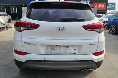 Внедорожник / Кроссовер Hyundai Tucson 2015 в 
