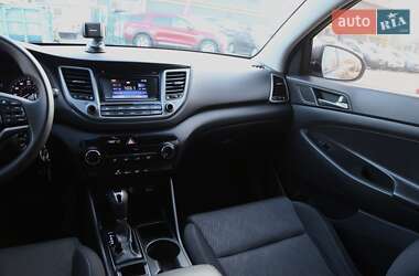 Позашляховик / Кросовер Hyundai Tucson 2016 в 