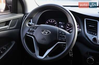Позашляховик / Кросовер Hyundai Tucson 2016 в 