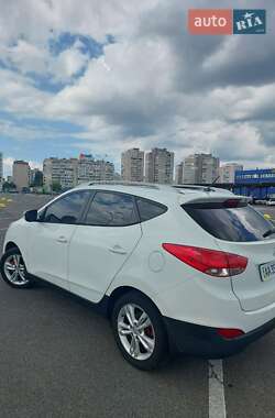 Позашляховик / Кросовер Hyundai Tucson 2010 в Києві