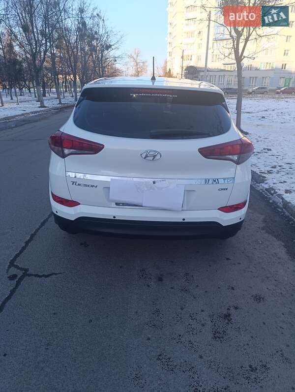 Позашляховик / Кросовер Hyundai Tucson 2016 в Києві