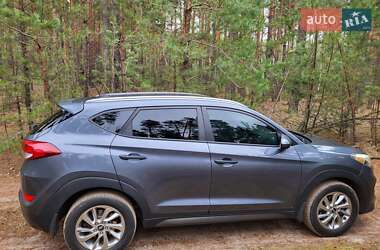 Внедорожник / Кроссовер Hyundai Tucson 2015 в 