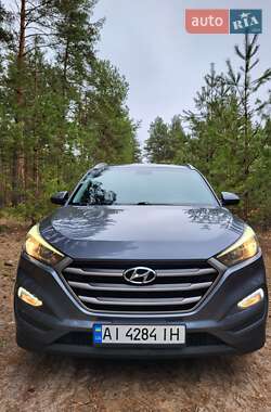 Внедорожник / Кроссовер Hyundai Tucson 2015 в 