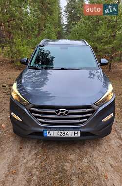 Внедорожник / Кроссовер Hyundai Tucson 2015 в 