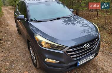 Внедорожник / Кроссовер Hyundai Tucson 2015 в 