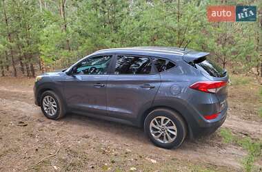 Внедорожник / Кроссовер Hyundai Tucson 2015 в 