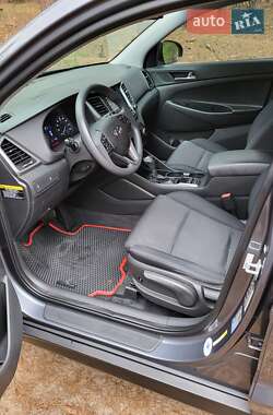 Внедорожник / Кроссовер Hyundai Tucson 2015 в 