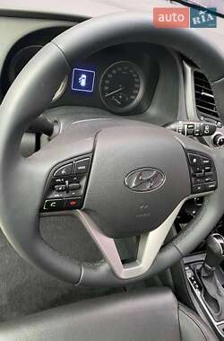 Внедорожник / Кроссовер Hyundai Tucson 2017 в 