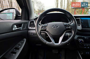 Внедорожник / Кроссовер Hyundai Tucson 2016 в 