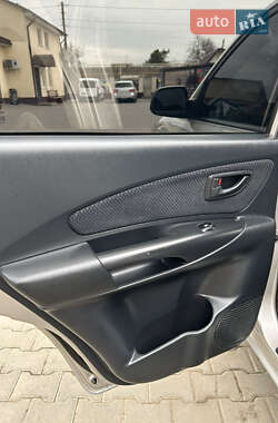 Позашляховик / Кросовер Hyundai Tucson 2006 в 