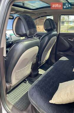 Внедорожник / Кроссовер Hyundai Tucson 2011 в 
