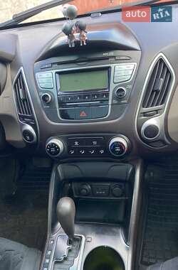 Внедорожник / Кроссовер Hyundai Tucson 2011 в 