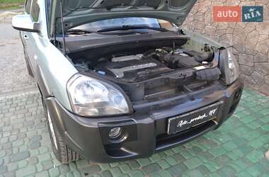 Внедорожник / Кроссовер Hyundai Tucson 2006 в 